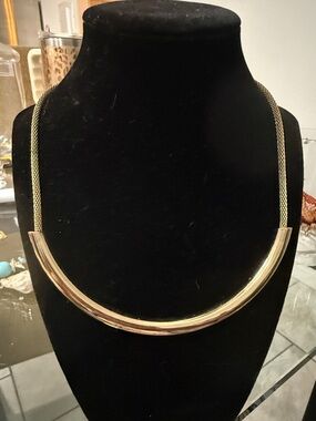 Minimalist Gold Curved Bar Necklace for Women